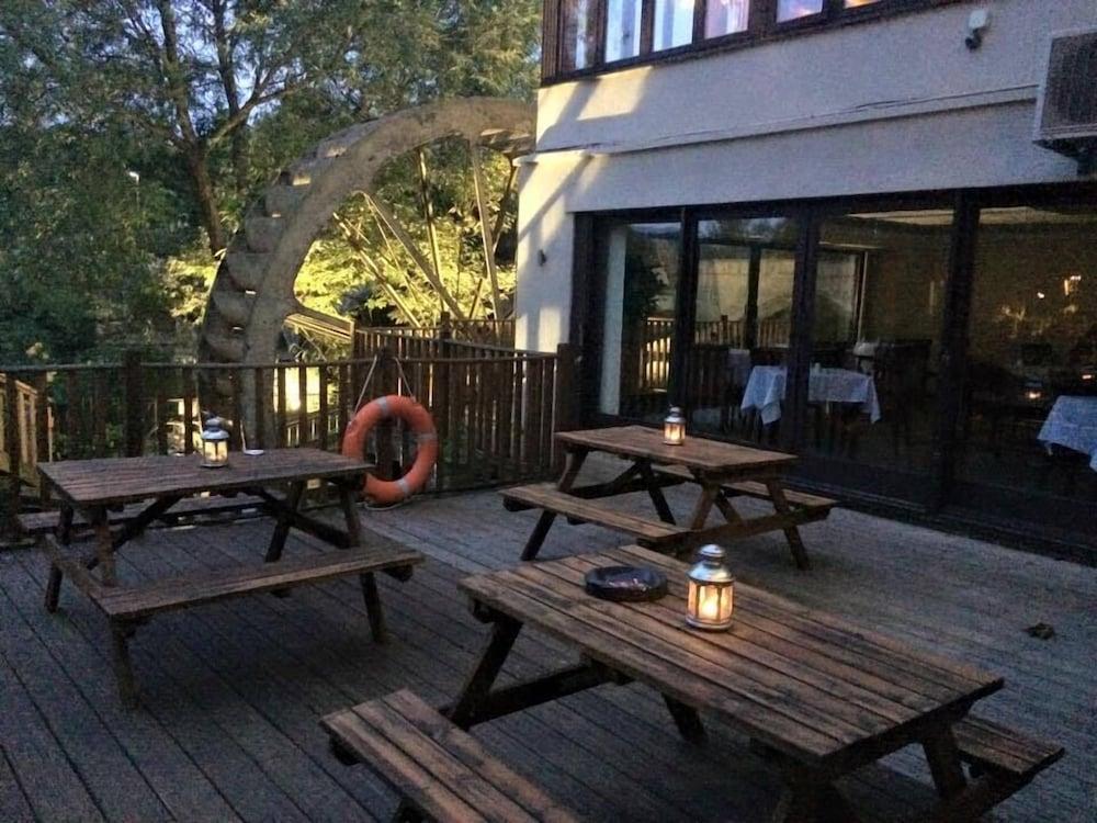 באת' Old Mill Hotel & Lodge מראה חיצוני תמונה